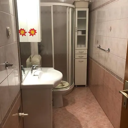 Ema Apartment *